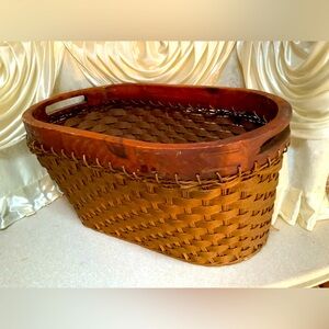 HAND CRAFTED PRIMITIVE BASKET